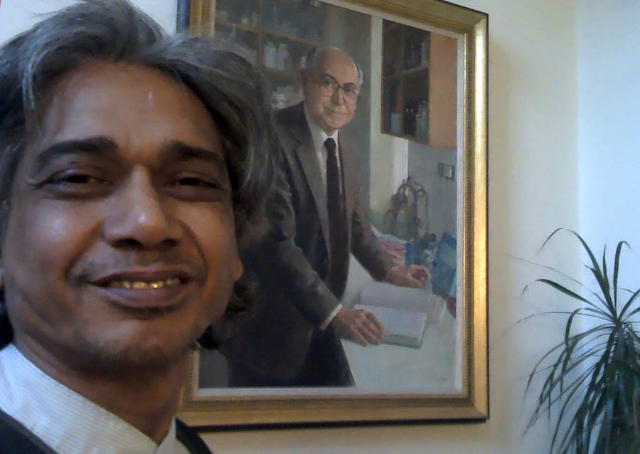 Jamal Ibrahim with portrait of Sir Henry Harris